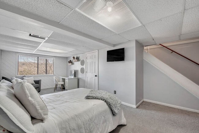 Building Photo - 157 Beacon Hill Common