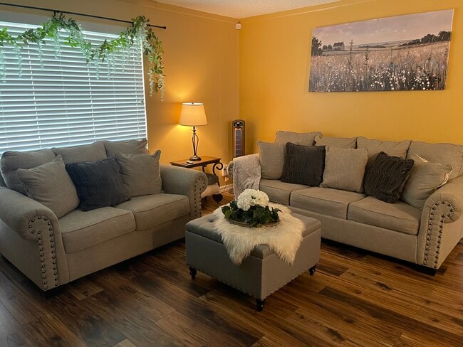 Foto del edificio - 7141 N 16th St