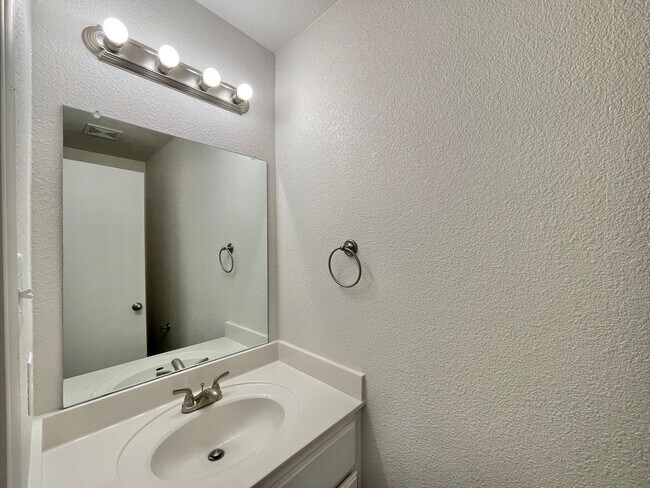 Foto del edificio - 1708 Castroville Trl