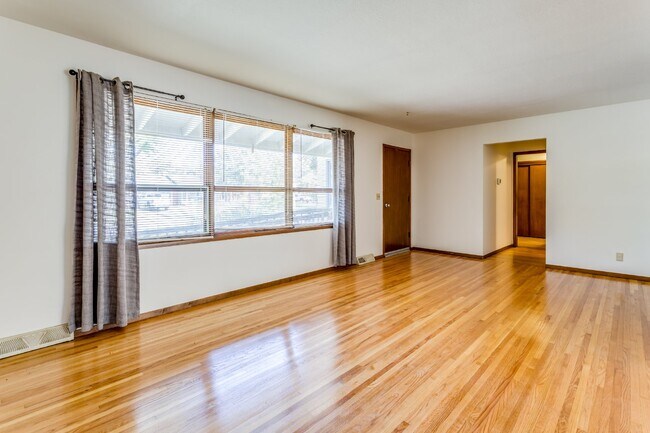 Foto del edificio - 3 bedroom, 2 bath home in the beautiful Westlink neighborhood in West Wichita.