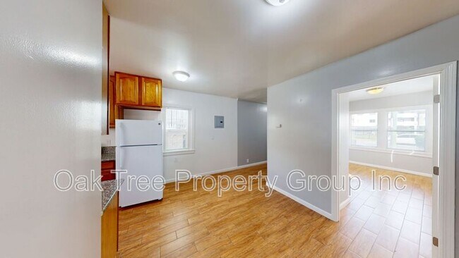 Foto del edificio - 6405 Bancroft Ave