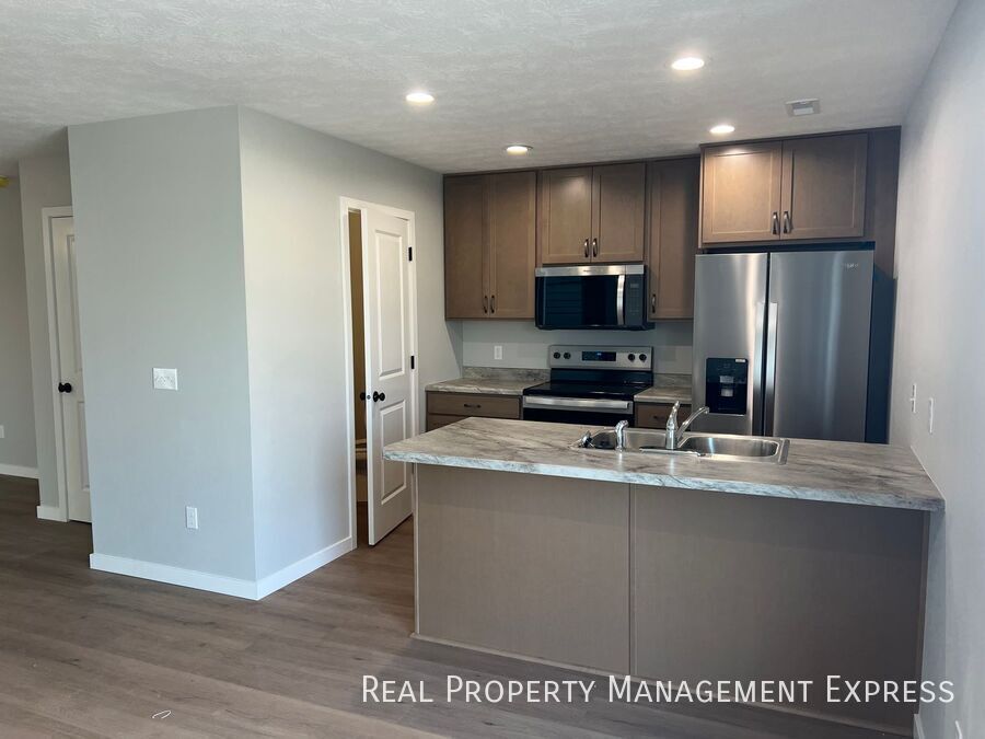 Foto principal - 3 Bedroom 1.5 Bathroom Townhome