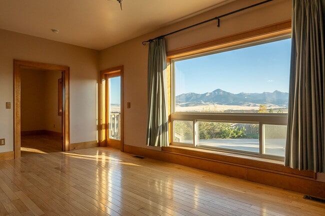 Foto del edificio - Stunning 4 bed, 3 bath home on 2.8 Acres