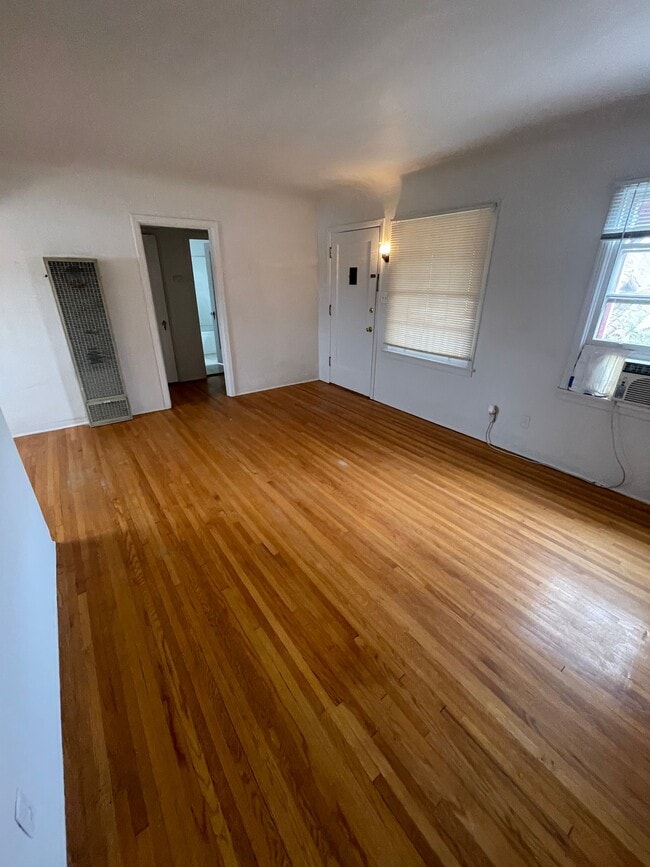 Building Photo - 2214 D St