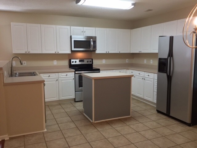 Foto del edificio - 223 Eagle Ridge Rd