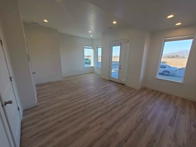Building Photo - 568 Rising Star Way