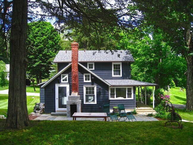 Foto del edificio - 7 Baldwin Hill Rd N