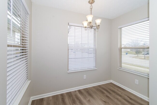 Foto del edificio - 6101 Patoka Lake Dr