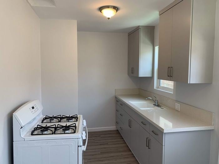 Foto principal - 4385 W 132nd St