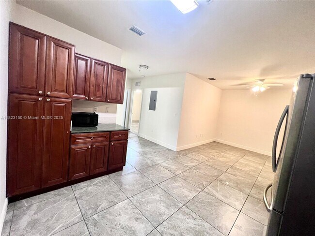 Foto del edificio - 1830 NW 1st St
