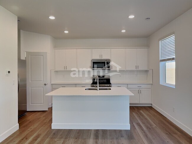 Building Photo - 10092 Potomac St