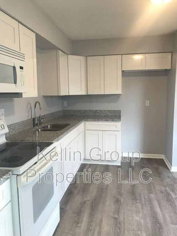 Building Photo - 1027 N Brunnell Pkwy