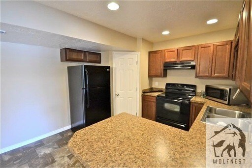 Building Photo - Marvelous 3 Bedroom Magna Condo