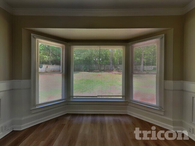Building Photo - 350 Bridgewood Dr SE