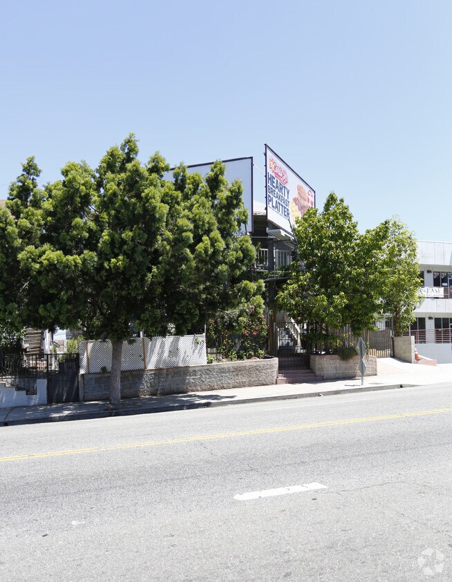 Building Photo - 2743 W 8th St