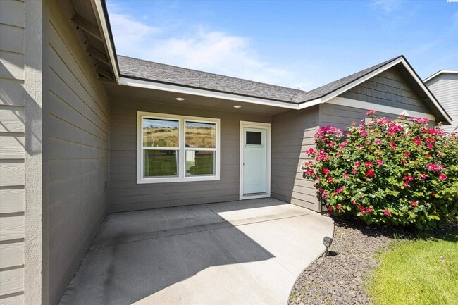 Building Photo - 4 BED HOME FOR RENT IN BENTON CITY MOVE-IN...