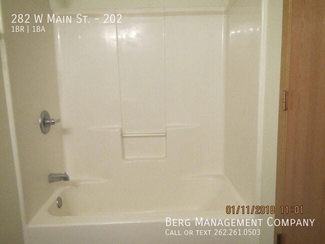 Building Photo - Large one bedroom