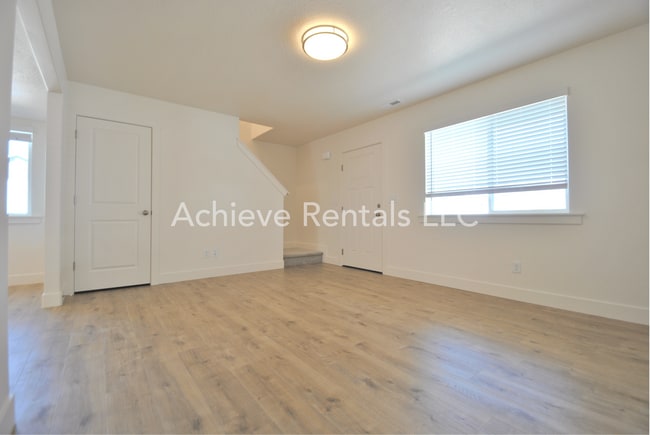 Building Photo - 360 N 2650 W