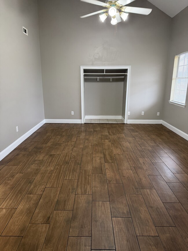 Building Photo - 1071 Steele Rd