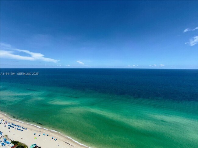 Foto del edificio - 19111 Collins Ave