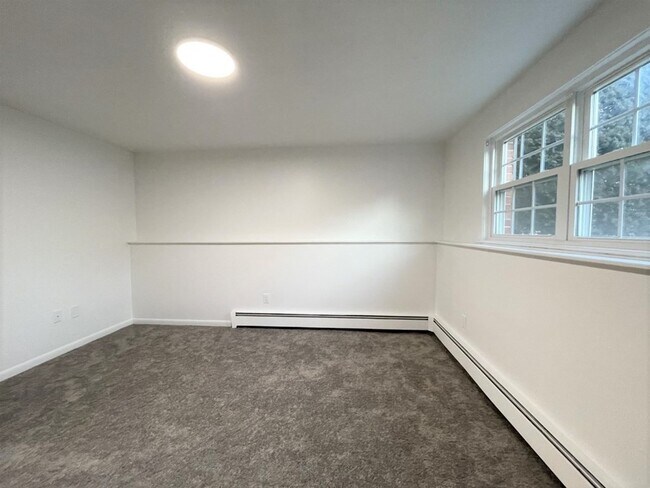 Building Photo - 805 Haverhill St