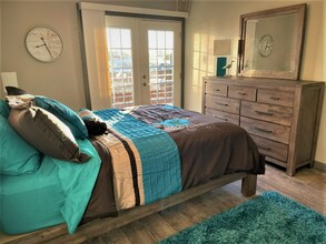 Building Photo - 302 Allen St