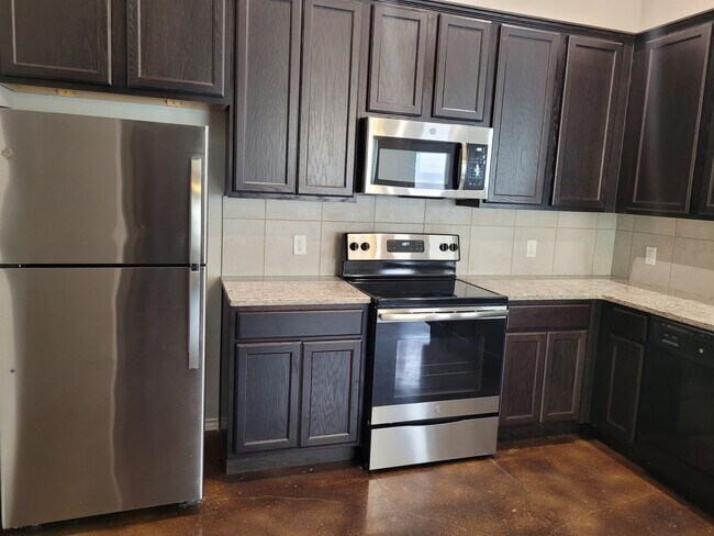 Building Photo - Adorable Duplex in Seguin, TX