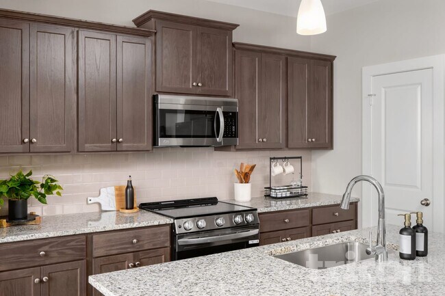 Building Photo - 8117 Howell Oak Dr