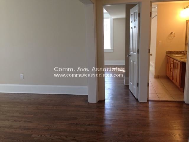 Building Photo - 16 Short St