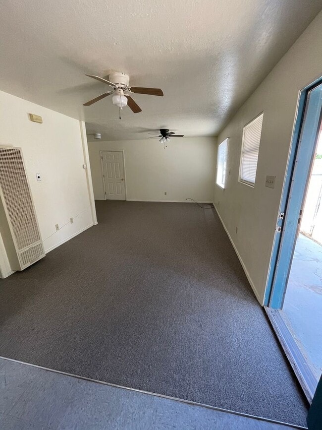 Building Photo - Beautiful 1 Bedroom/1 Bath Unit **Available Now**