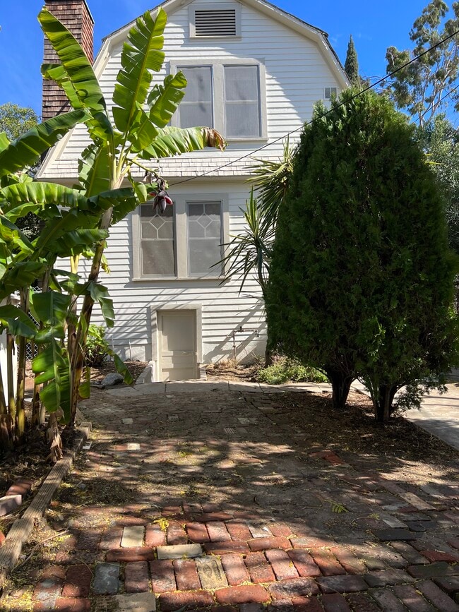 Building Photo - 1644 Maltman Ave
