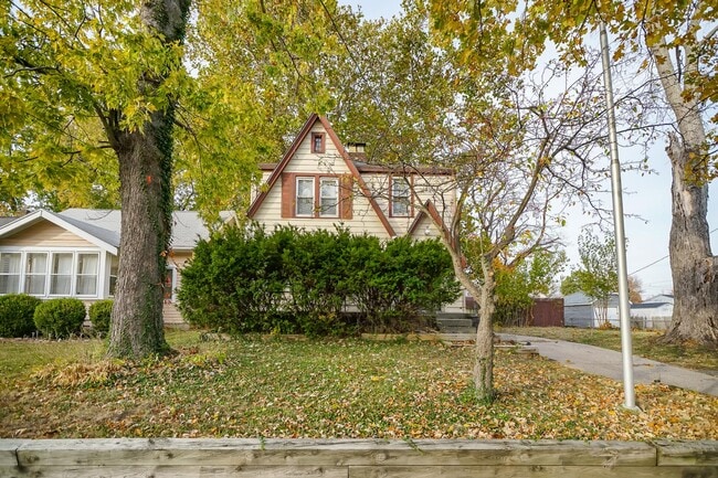 Building Photo - 409 E Melbourne Ave