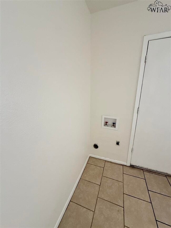 Building Photo - 614 Sunset Dr