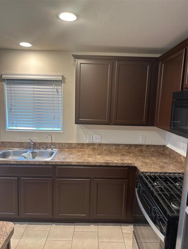 Foto del edificio - 20139 Linden Spruce Ln