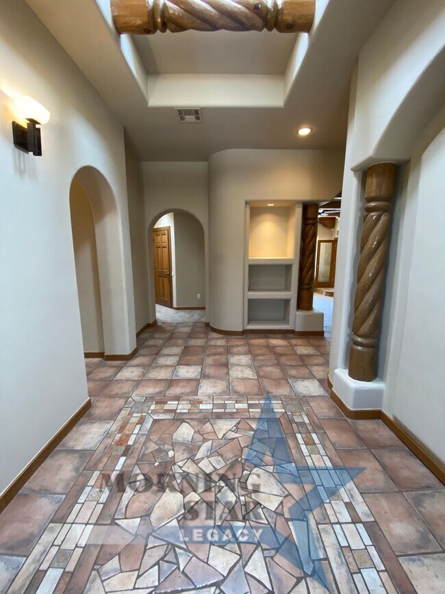 Building Photo - REDUCED! Over 3000 sq ft Stunning 3 bedroo...
