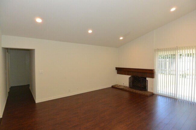 Building Photo - 3 BD 2 BA One Story SFR in Westpark