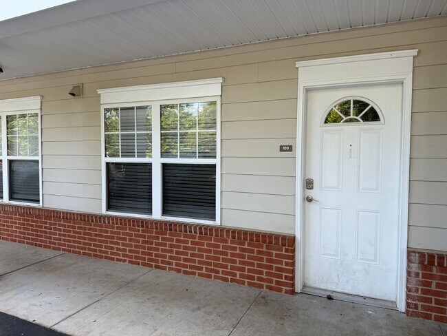 Foto del edificio - Immaculate 3/2bath one level unit- ETSU Campus