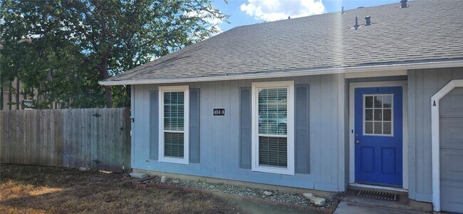 Building Photo - 404 Creek Cove