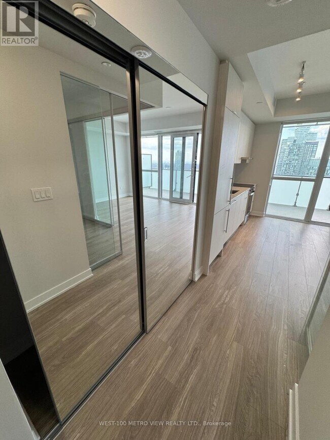 Building Photo - 430-3430 Square One Dr
