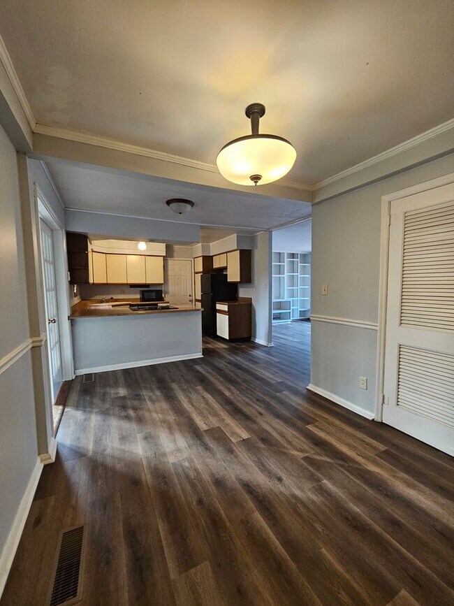 Foto del edificio - 3 Bd - 2 Ba near Hessel Park