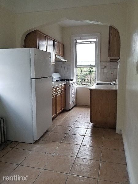 Building Photo - 3 br, 1 bath Apartment - 2702 Barnes Avenue 2