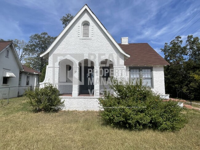 Building Photo - 2409 Beech Ave