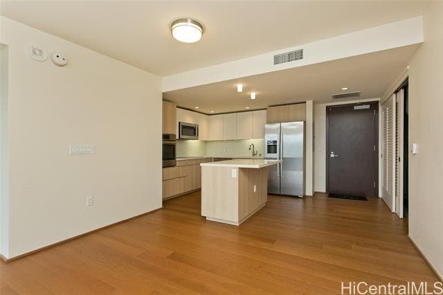 Building Photo - 888 Kapiolani Blvd