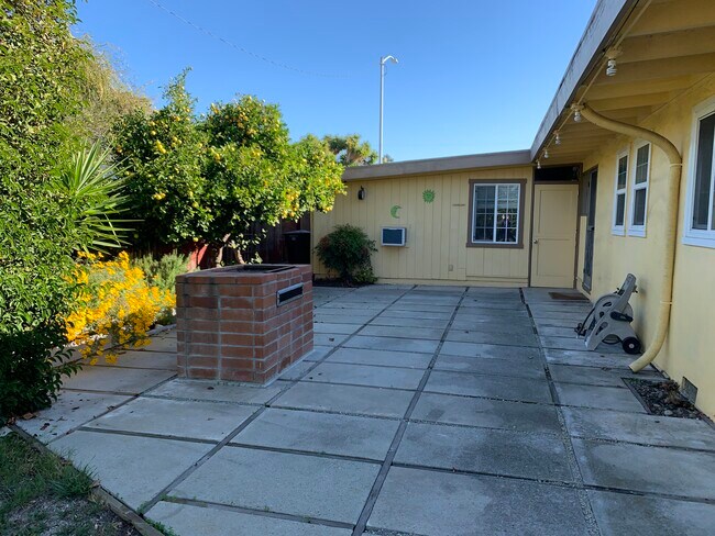 Foto del edificio - 734 Telford Ave