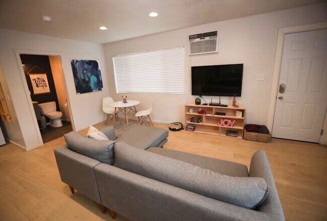 Foto del edificio - 1730 Asbury Dr