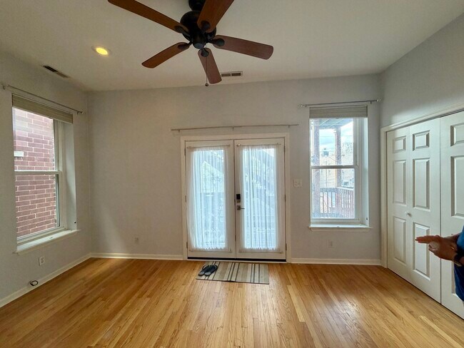 Foto del edificio - 1350 N Leavitt St