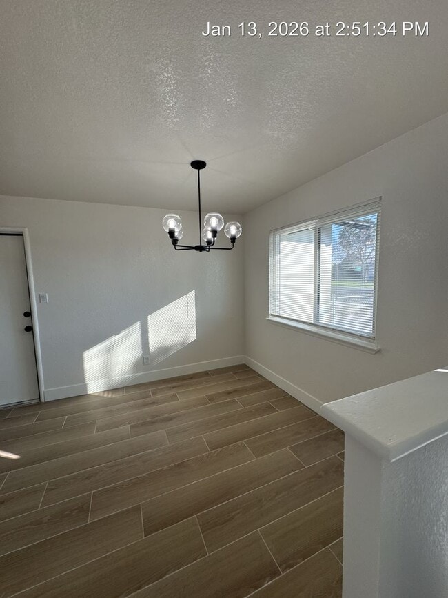 Building Photo - Charming Home Available Now!!