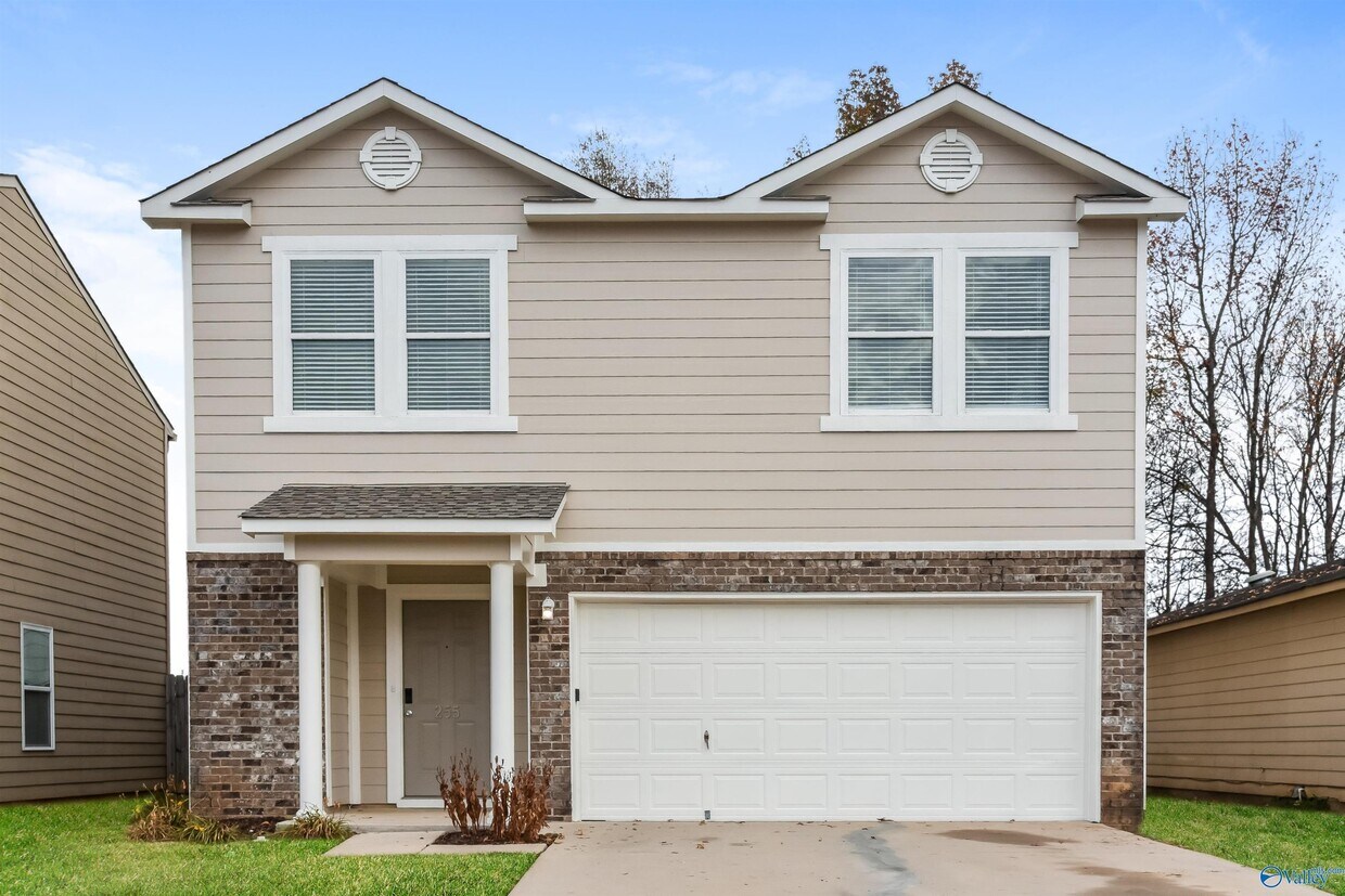 Primary Photo - 255 Bermuda Lakes Dr