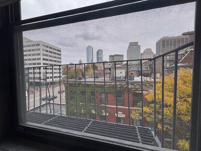 Foto del edificio - 13 S Russell St