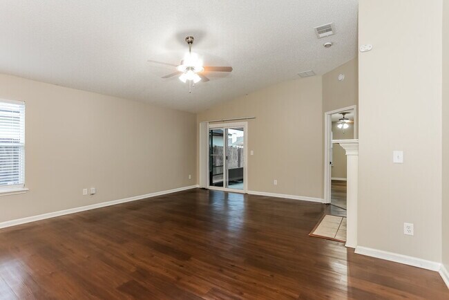 Foto del edificio - 1880 Pineta Cove Drive